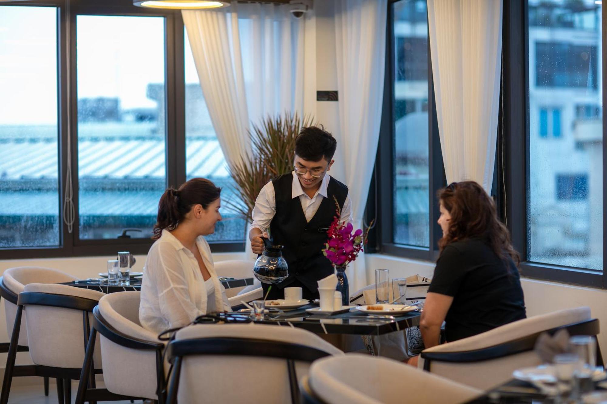 Le Premier & Rooftop Bar 4* Hanoï