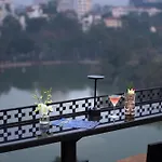 Le Premier Hotel & Rooftop Bar