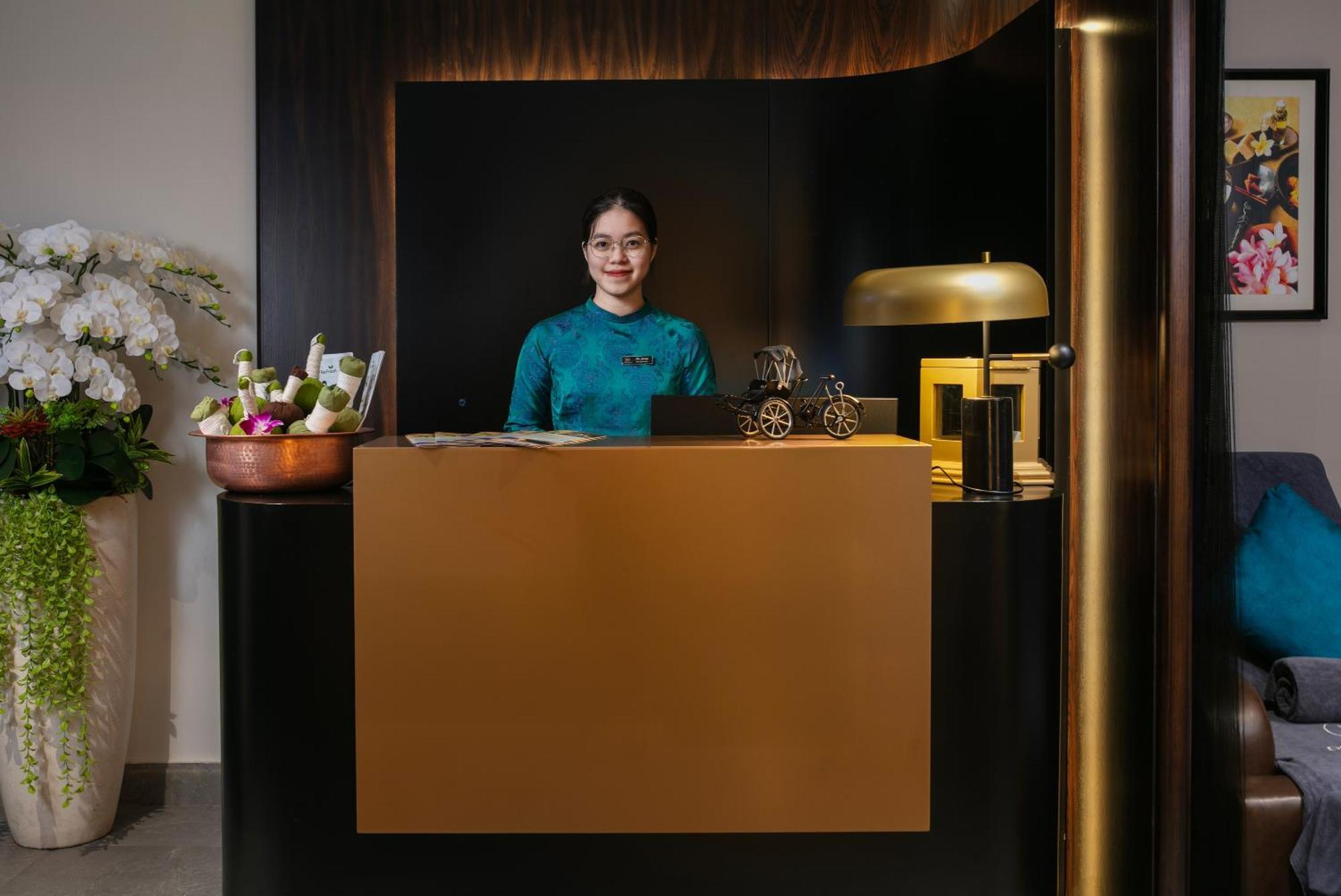 Khách sạn Le Premier & Rooftop Bar 4*